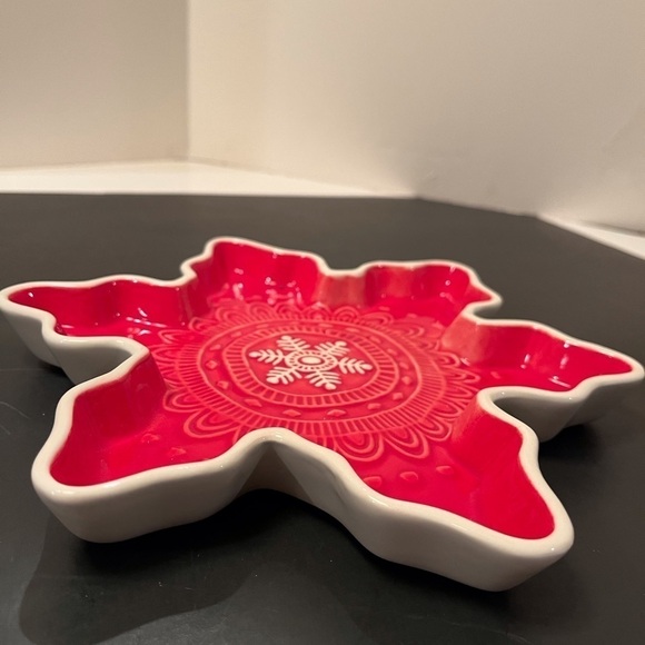 Ceramic Snowflake Dish by Hallmark - Picture 2 of 5